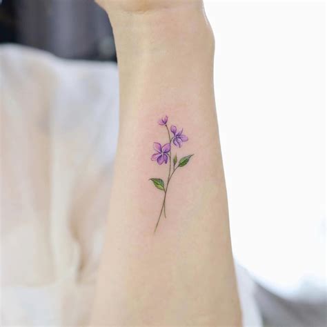 Share more than 72 minimalist flower tattoo best - in.cdgdbentre