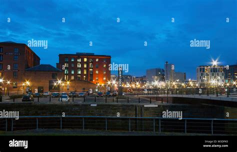 Liverpool skyline at night hi-res stock photography and images - Alamy