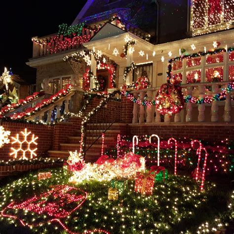 Dyker Heights Christmas Lights Tour - TourAmericaNYC.com