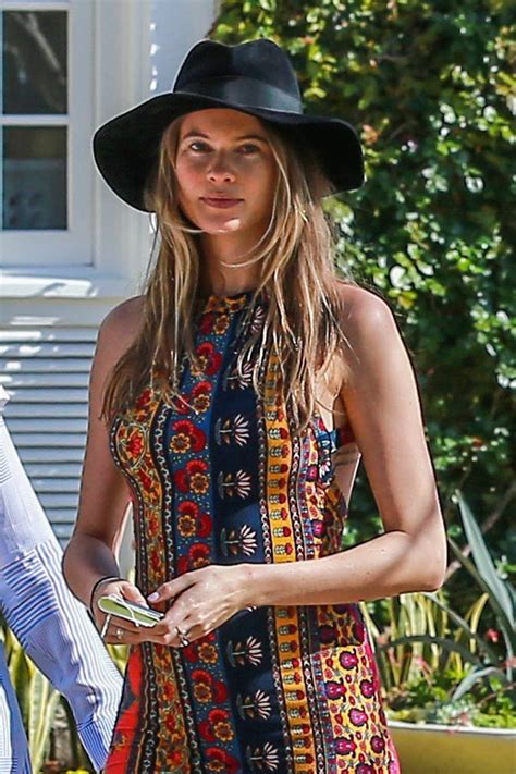 Behati Prinsloo’s Easy Beauty: 4 Lessons in Off-Duty Hair | Vogue