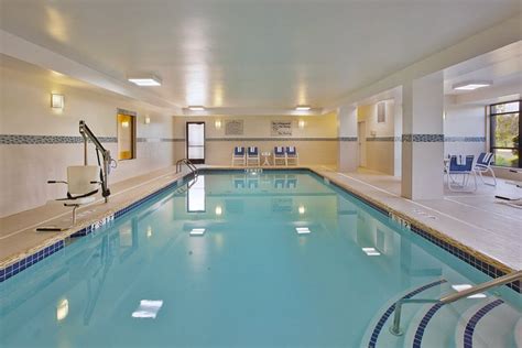 Hampton Inn Commerce Novi Pool: Pictures & Reviews - Tripadvisor