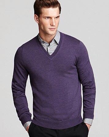 V neck purple sweater, grey shirt and black pants. No tie. | Ropa casual hombres, Estilo de ropa ...