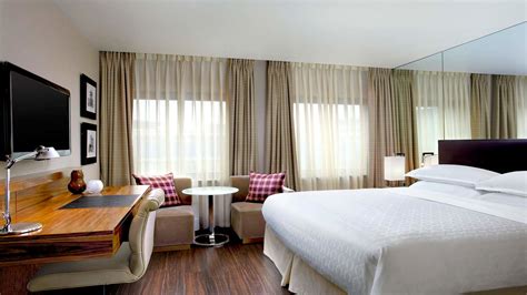 Hotel Near Edinburgh Castle | Book a Room with a Beautiful Castle View