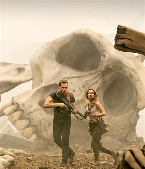 1366x1600 Resolution Tom Hiddleston in Kong Skull Island 1366x1600 ...