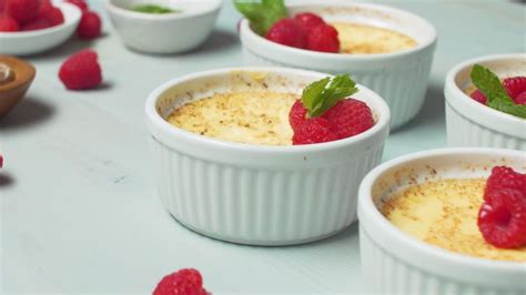 Easy Old-Fashioned Baked Custard With Nutmeg Topping [Video] | Recipe ...