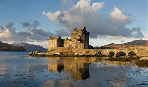 File:Eilean Donan Castle, Scotland - Jan 2011.jpg - Wikipedia