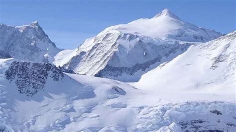 Vinson Massif https://www.holidayfactors.com/attractions/vinson-massif/