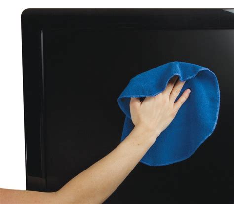 Clean LCD Screen: TV Cleaning Without Streaks or Damage | Lcd, Cleaning, Lcd tv