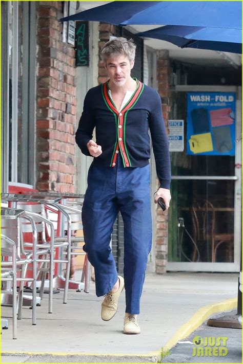 Photo: chris pine cool style at lunch 05 | Photo 4879403 | Just Jared