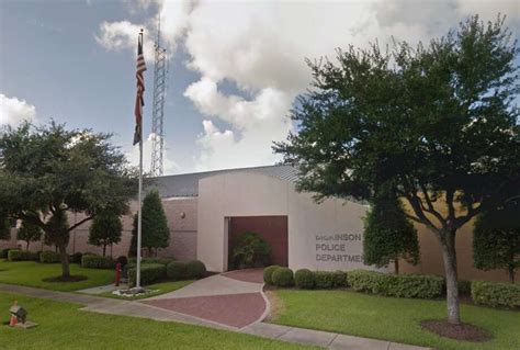Man dies in Dickinson police custody after Galveston County crash - Houston Chronicle