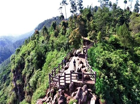 Penuh Takjub di Tebing Keraton Bandung | Indonesia Traveler