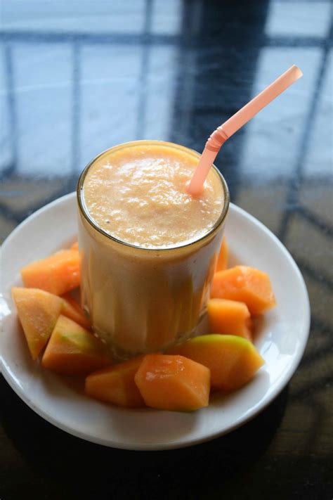 Muskmelon Banana Smoothie Recipe – Gayathri's Cook Spot