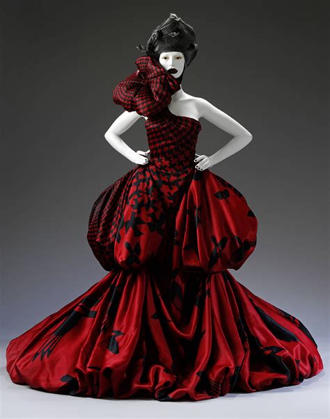 Alexander McQueen – an introduction · V&A