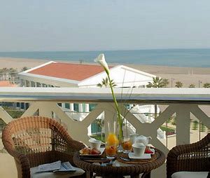 Hotel Las Arenas Balneario Resort - Spa Hotel on the beachfront in ...