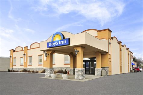 Days Inn by Wyndham Brampton | Brampton, ON Hotels