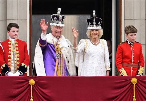 King Charles, Royals Wave From Balcony Without Harry On Coronation