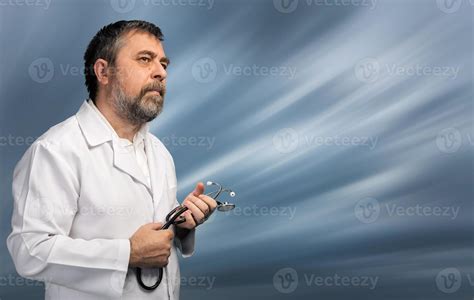 medical doctor with stethoscope 18115961 Stock Photo at Vecteezy