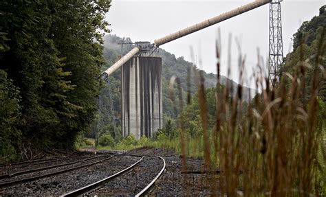 Bankrupt U.S. Coal Producer Closes Four Mines After Prices Slump ...