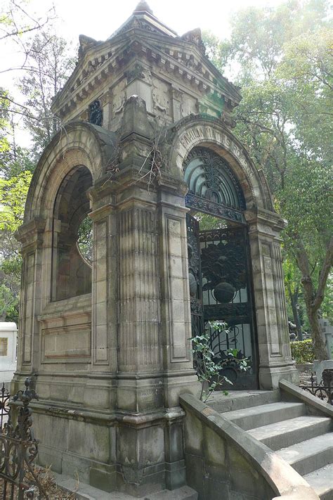 The Panteón Civil de Dolores: Mexico City's Biggest Cemetery