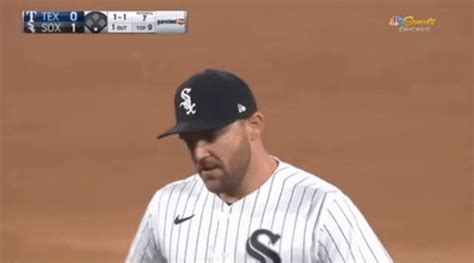 Liam Hendriks Hendriks GIF - Liam Hendriks Hendriks White Sox - Discover & Share GIFs