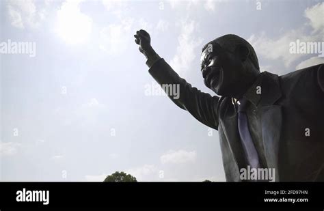 Nelson mandela statue cape town Stock Videos & Footage - HD and 4K Video Clips - Alamy