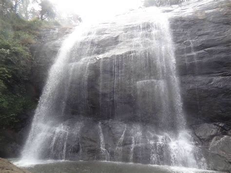 Chelavara falls in Virajpet, Kodagu : r/bangalore