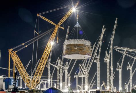 Super crane Big Carl lifts massive rings at Hinkley point C ...