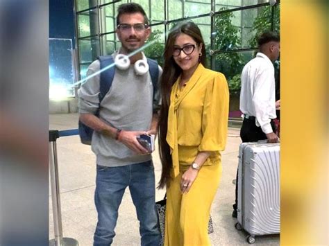 Yuzvendra Chahal Spotted With Wife Dhanashree Verma At Airport | Sports ...