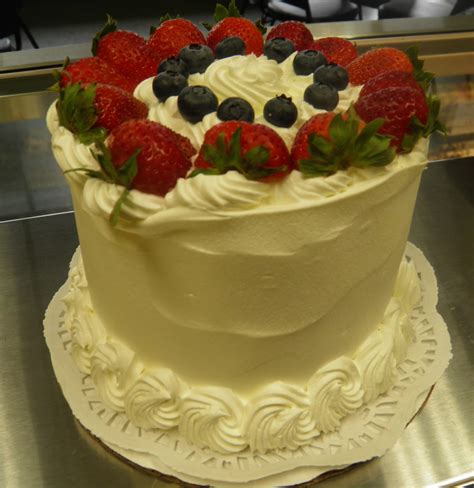 Edita's Cakes: Fresh Fruit Cake