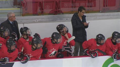 Canadian women hockey players yearn for professional league | CBC News