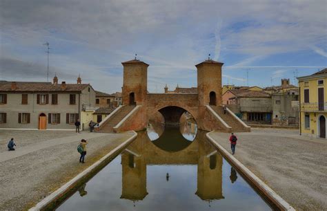 Three Points Bridge, Comacchio Italy, built in 1638 [600x480] : InfrastructurePorn