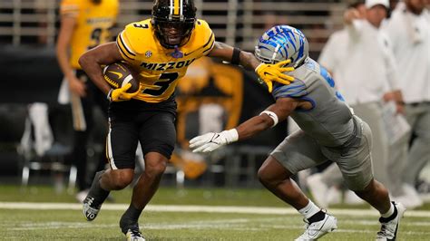 Luther Burden III hauls in 10 passes for 177 yards to help Missouri ...