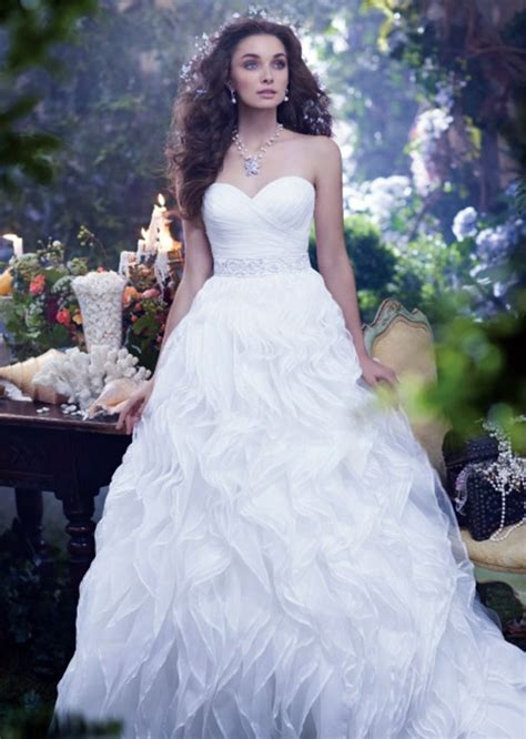 The most beautiful wedding dresses inspired by Disney Princess | Avso