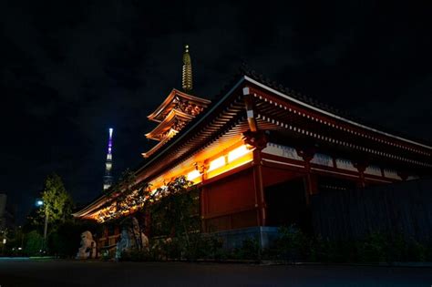 Premium Photo | Japanese temple and tokyo tower at night