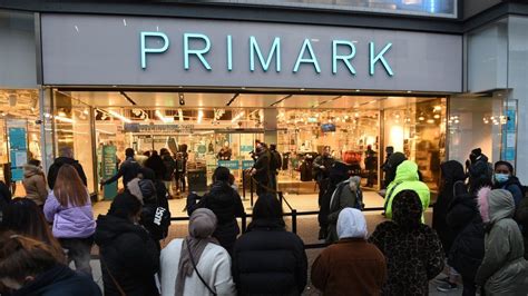 Primark finally goes online in new click-and-collect trial - BBC News