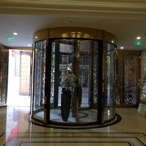2020 New Revolving Door with Showbox Shopping Mall Entrance Gate - China 3 wings automatic ...