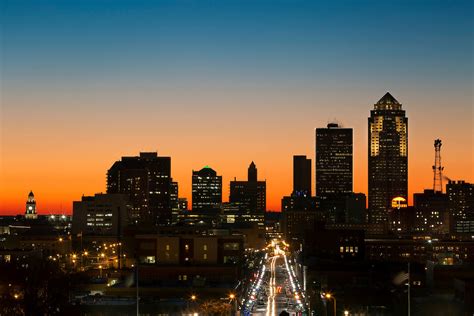 Sunset photograph of Des Moines, Iowa, skyline. | Ryan Donnell ...