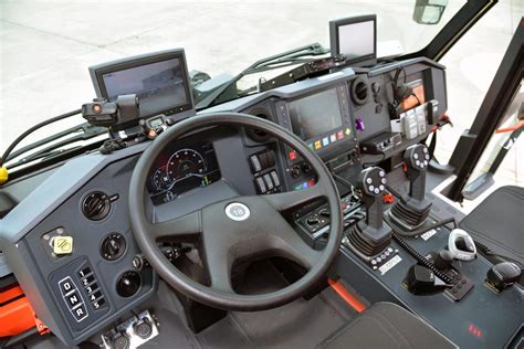 Climb inside Oakland Airport's massive new fire trucks - CNET