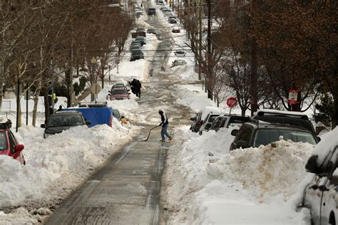 Blizzard aftermath: Keep on digging - WTOP News