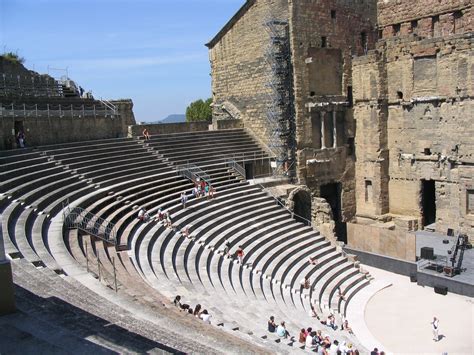 Theater Orange, France Le théâtre d'Orange est antique. | Roman theatre, Provence, Open air