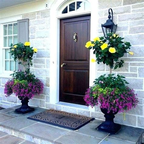 35 Beautiful Summer Planters Ideas For Front Door Decor - SWEETYHOMEE