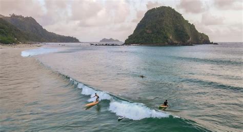 Pantai Pulau Merah, Hidden Gem Banyuwangi yang Menawan – BookingTogo