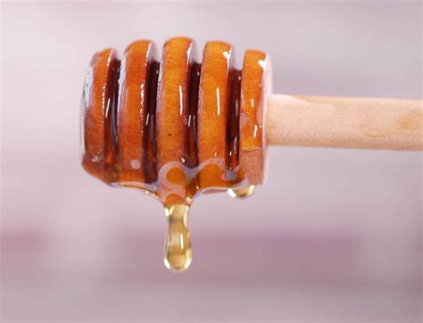 The Best Honey Dipper For Even Spreading - Beekeeping 101