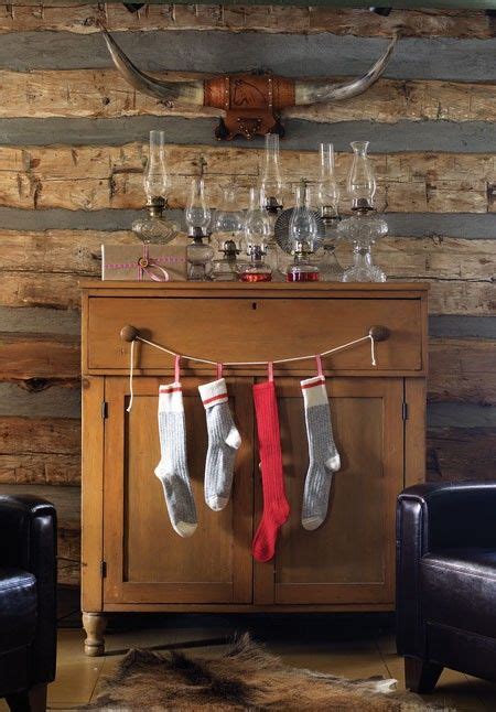 33 Cute Log Cabin Christmas Decorations