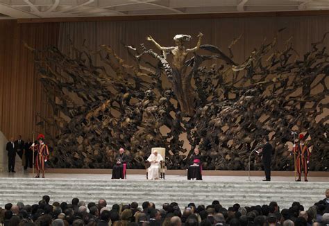 Over the pope's shoulder: An 'explosion' of spirituality in bronze | USCCB