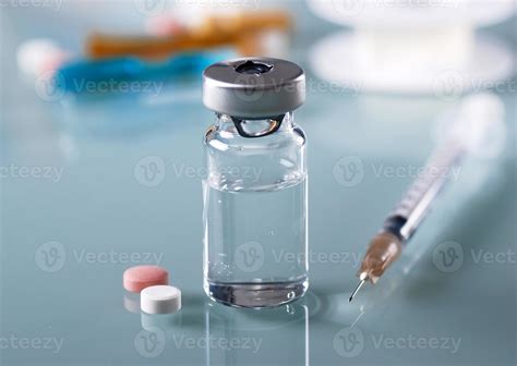 insulin vial with syringe 992140 Stock Photo at Vecteezy