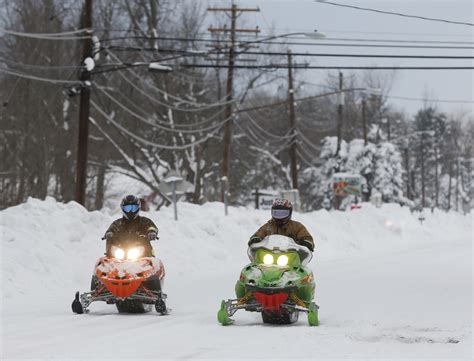 After the Snow, Roof Collapses, Floods Threaten N.Y.