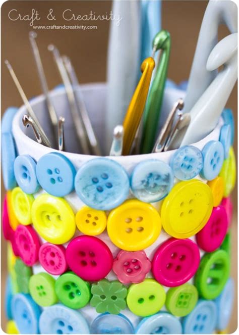 32 DIY Projects Made With Buttons