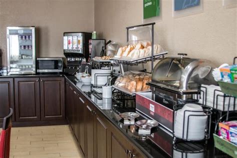 Comfort Inn Warren $71 ($̶8̶4̶) - UPDATED 2018 Prices & Hotel Reviews - MI - TripAdvisor