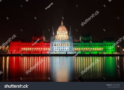 12,614 Hungarian Parliament Night Images, Stock Photos & Vectors ...